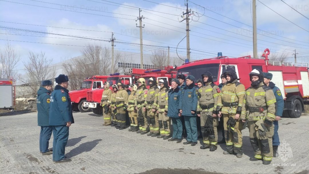 В Волгодонске сотрудники МЧС России потушили условный пожар на нефтебазе